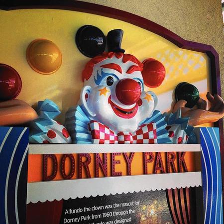 dorney-park-clown-sign--jpg-20150416